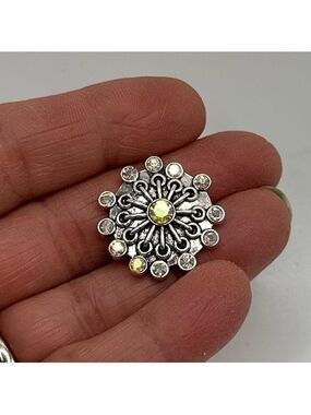 Ginger Snap #212 “Glittering Iridescent Pinwheel” For 18mm Snap Jewelry!